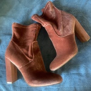Steve Madden Pink velvet booties